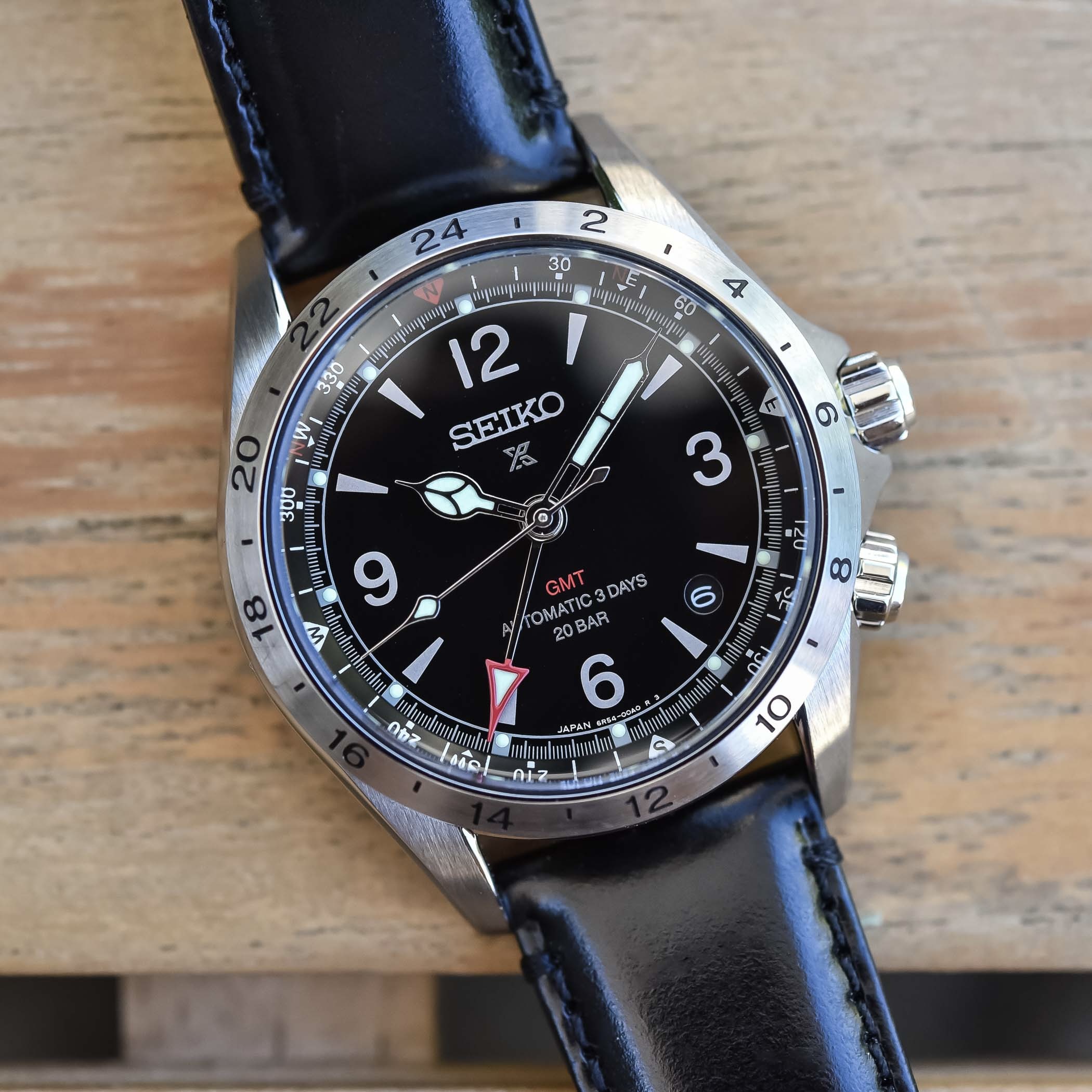 Seiko-Prospex-Alpinist-GMT-2023-SPB377-SPB379-Hands-On-Review-8